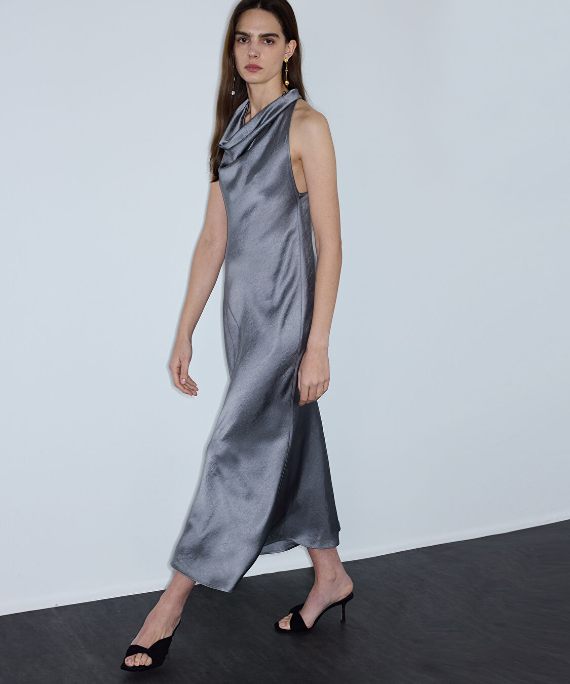 Parlak yüzeyli degaje yaka elbise - IS1260002387005 - Gri Elbise