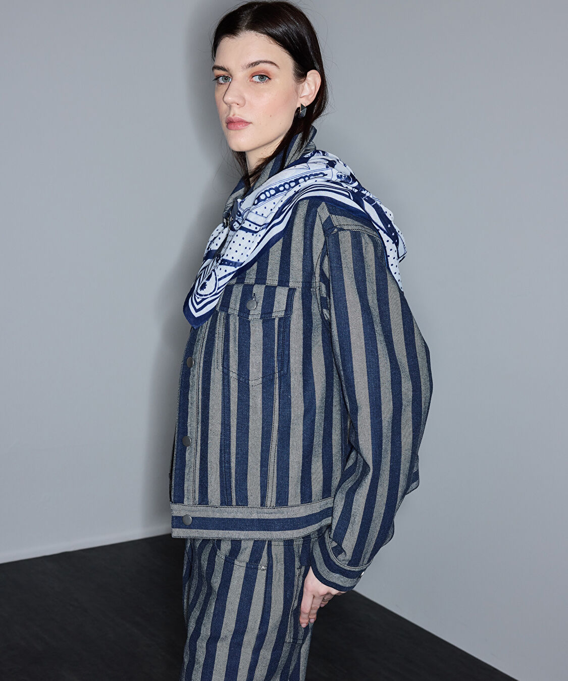 Fularlı ve çizgili denim ceket - IS1260005050629 - İndigo Ceket