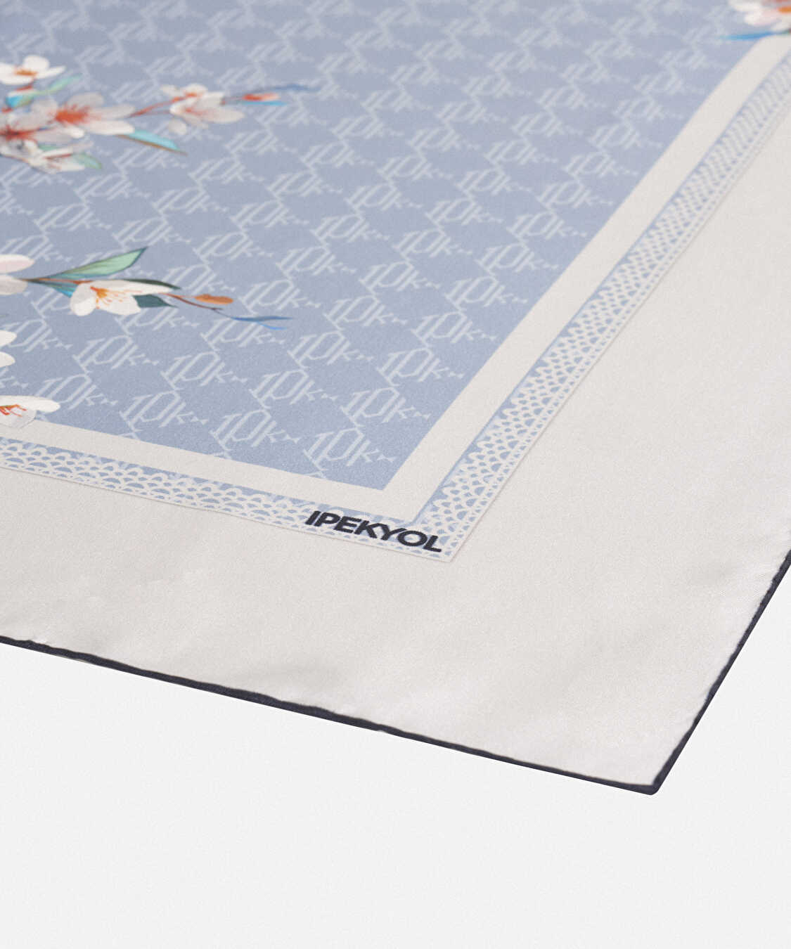 Çiçek ve monogram baskılı ipek eşarp - I00000082036028 - Açık Mavi Eşarp