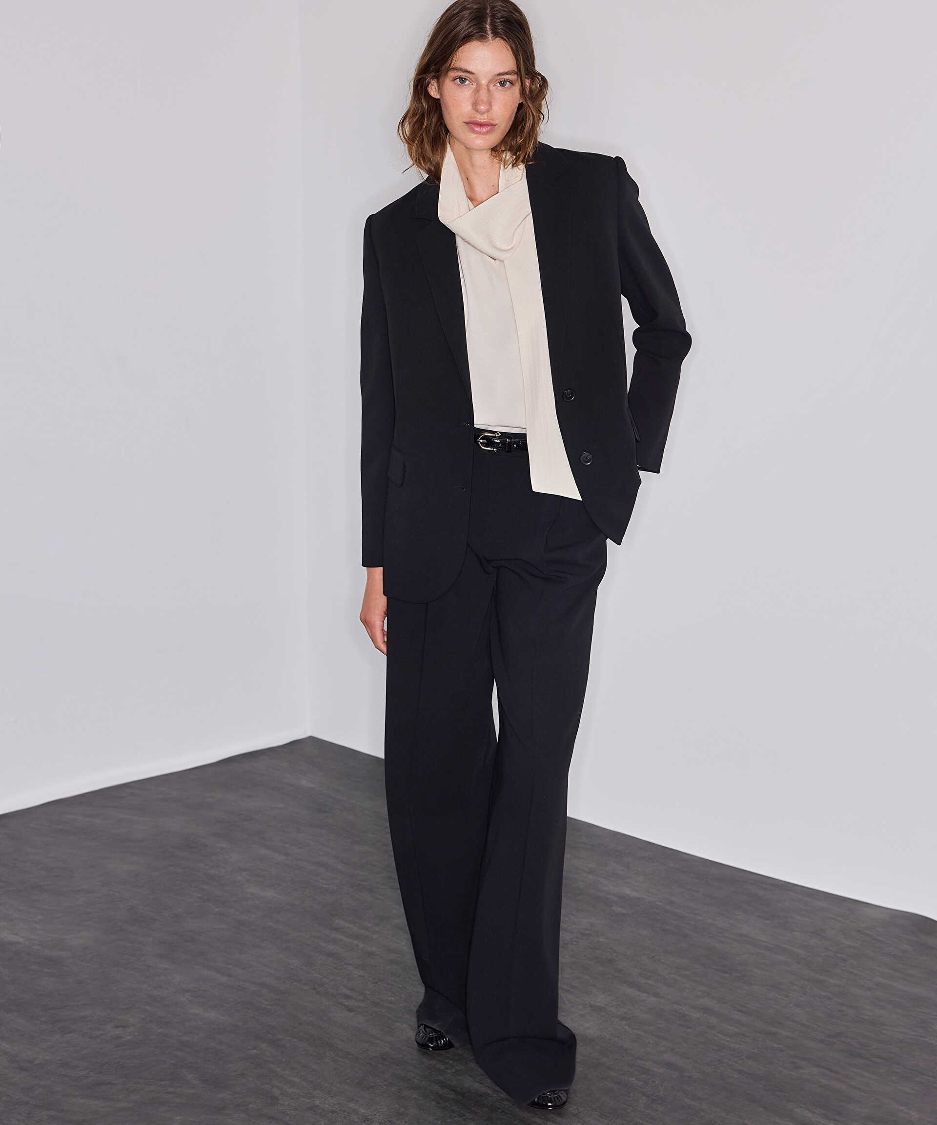 İpekyol Siyah Kemerli wide leg pantolon