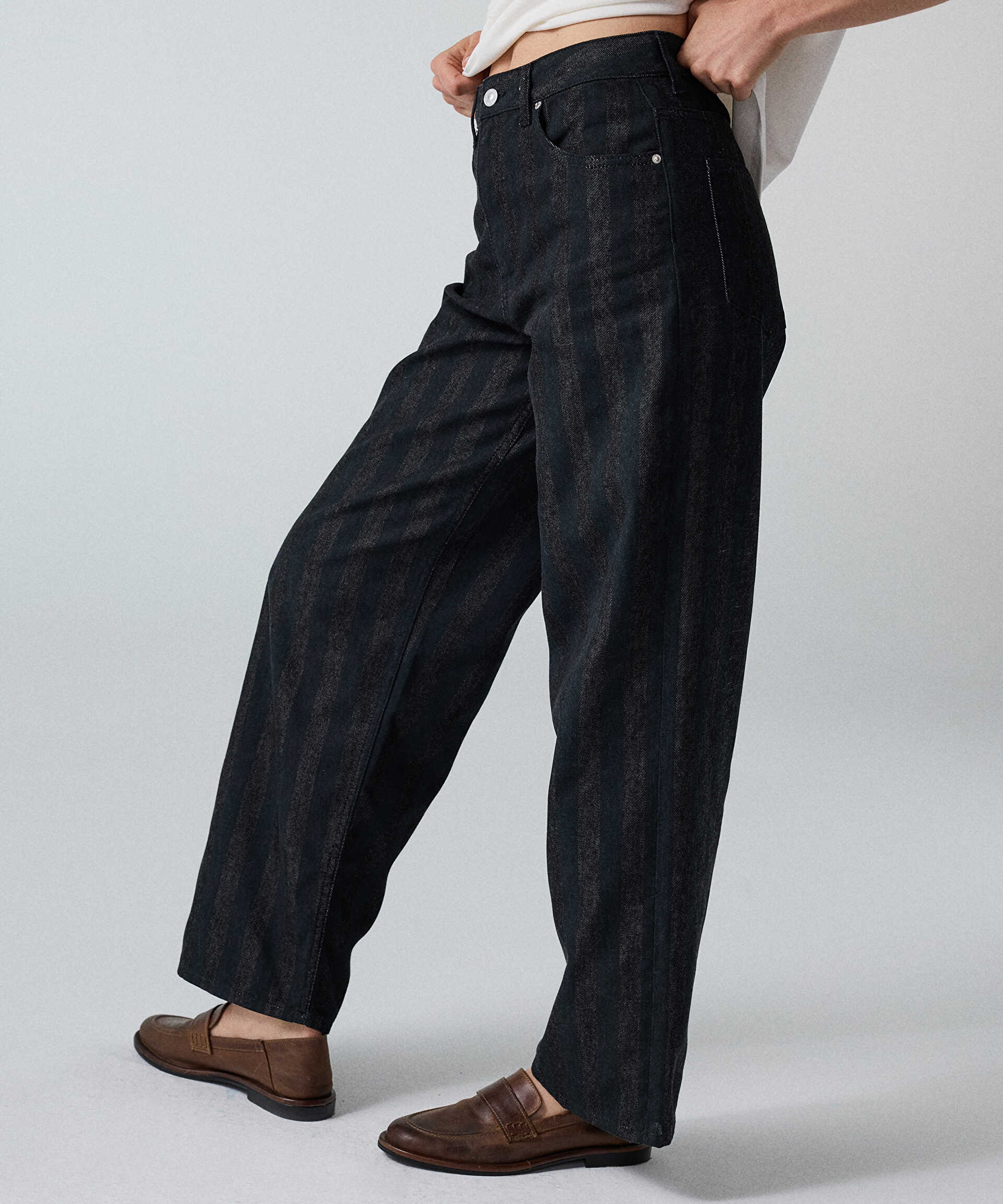 İpekyol Siyah Çizgi desen barrel fit jean pantolon görsel 3