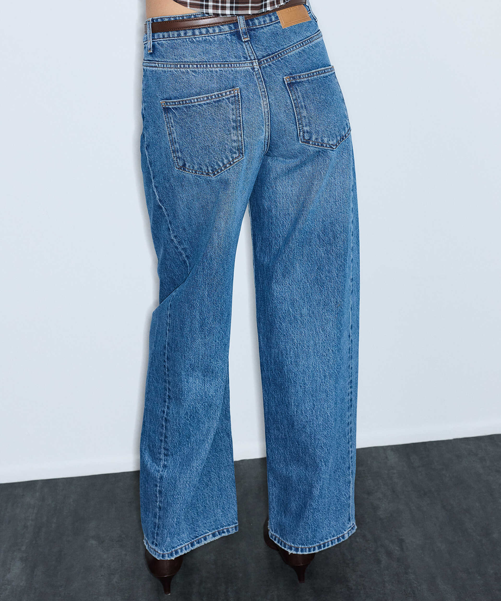 İpekyol Mavi Kemerli barrel fit jean pantolon görsel 5