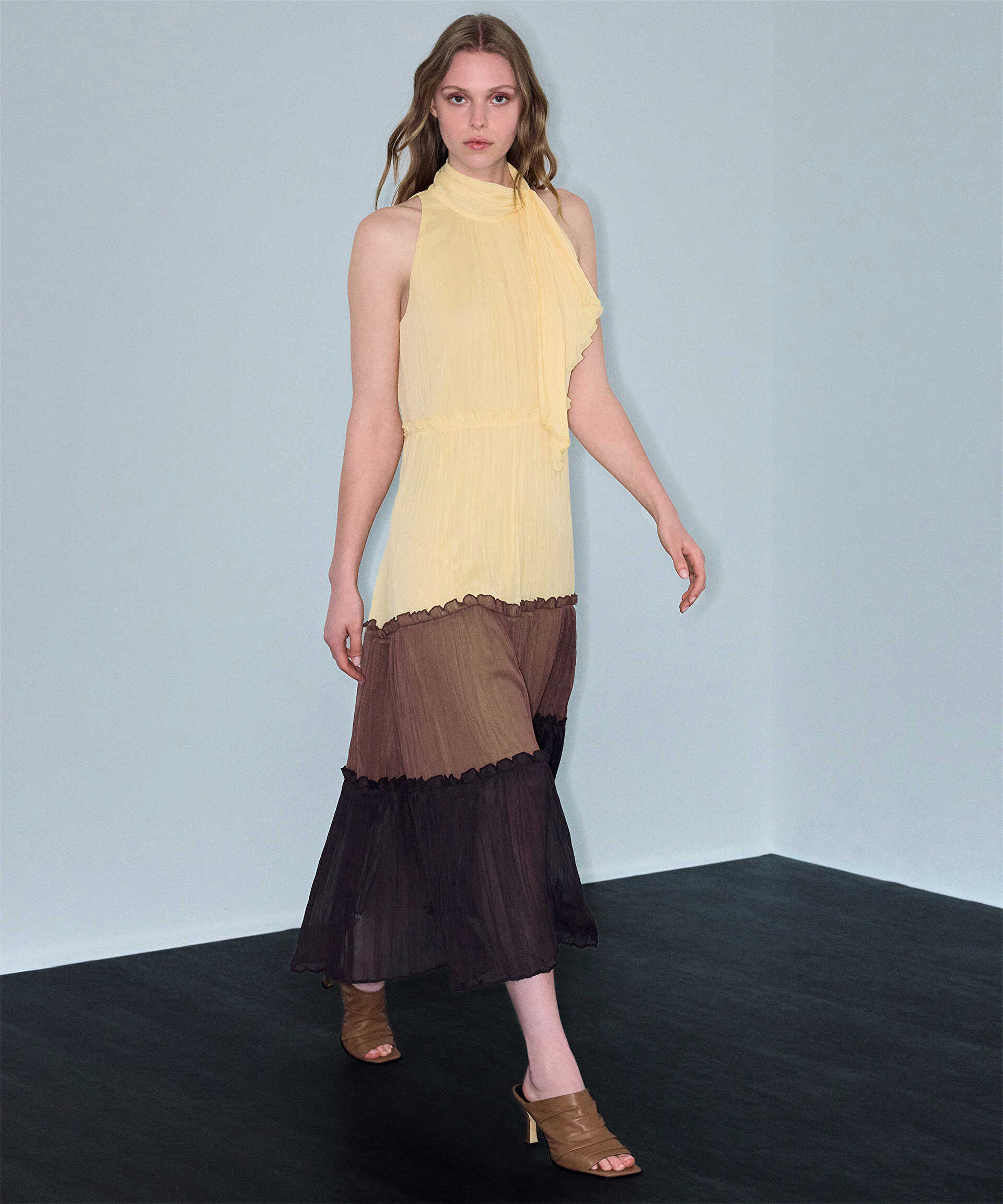 İpekyol Sarı Kırışık efektli colorblock elbise