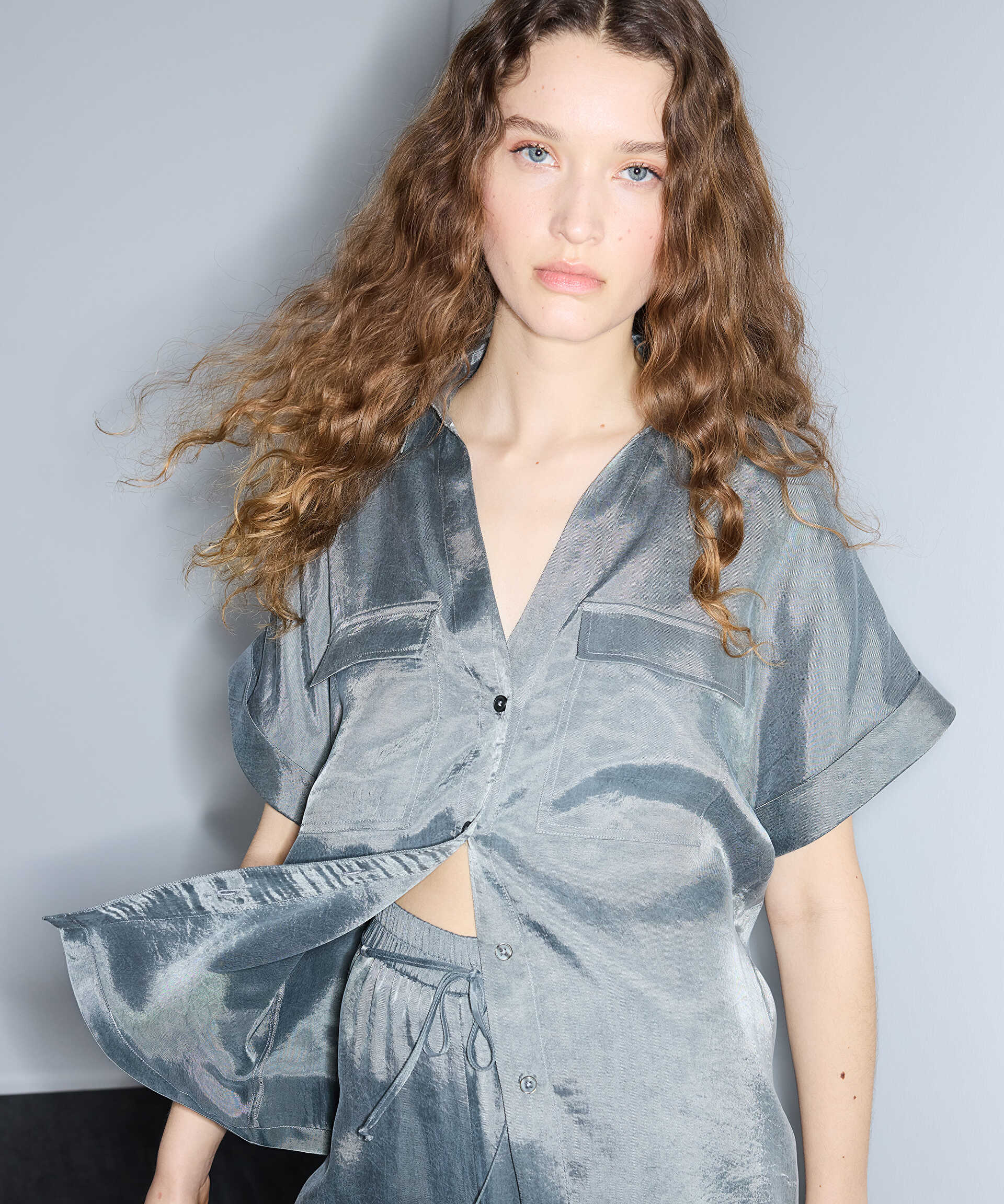 İpekyol Gri Parlak dokulu wide leg pantolon görsel 3
