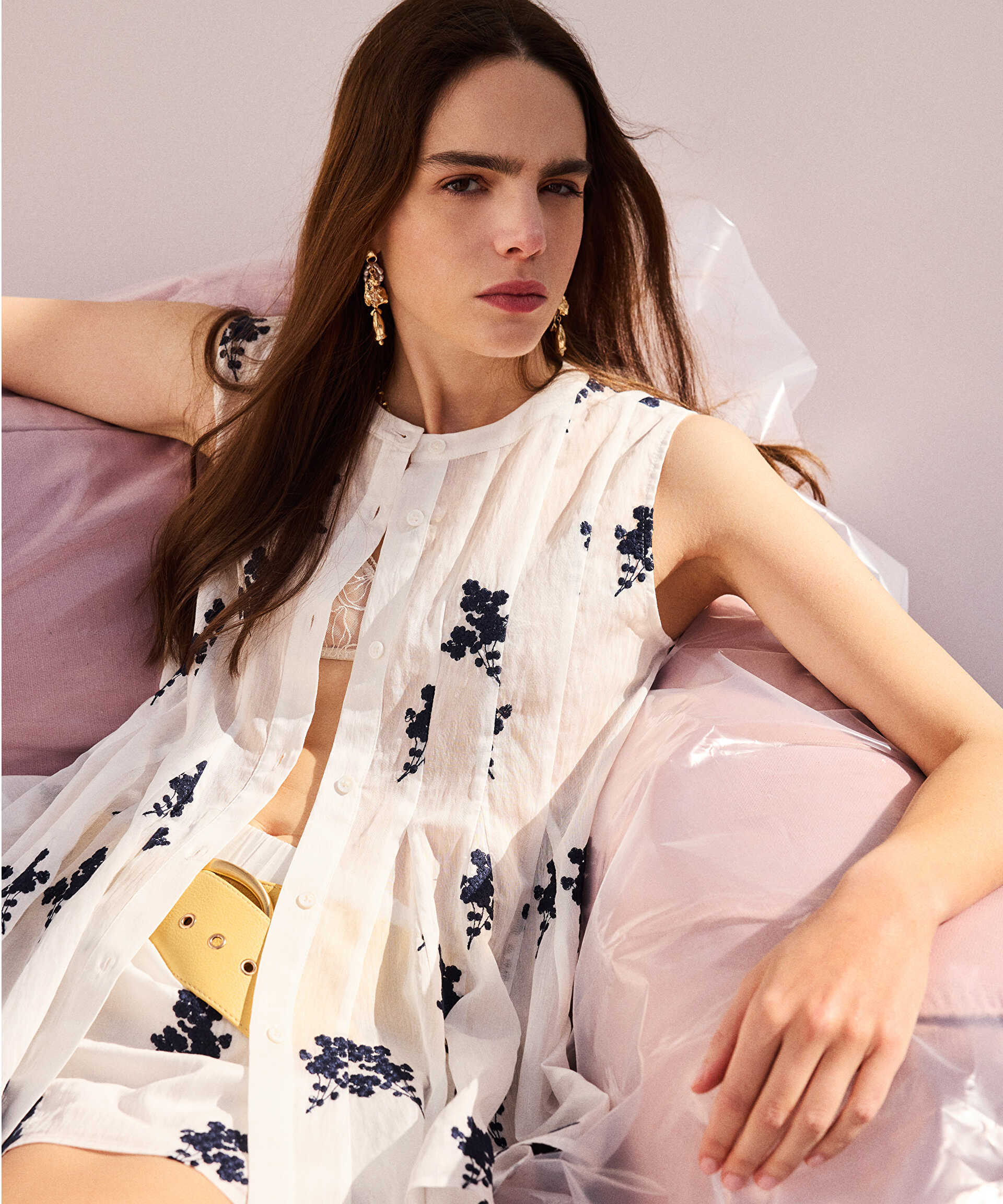 İpekyol Beyaz Floral nakışlı volanlı bluz