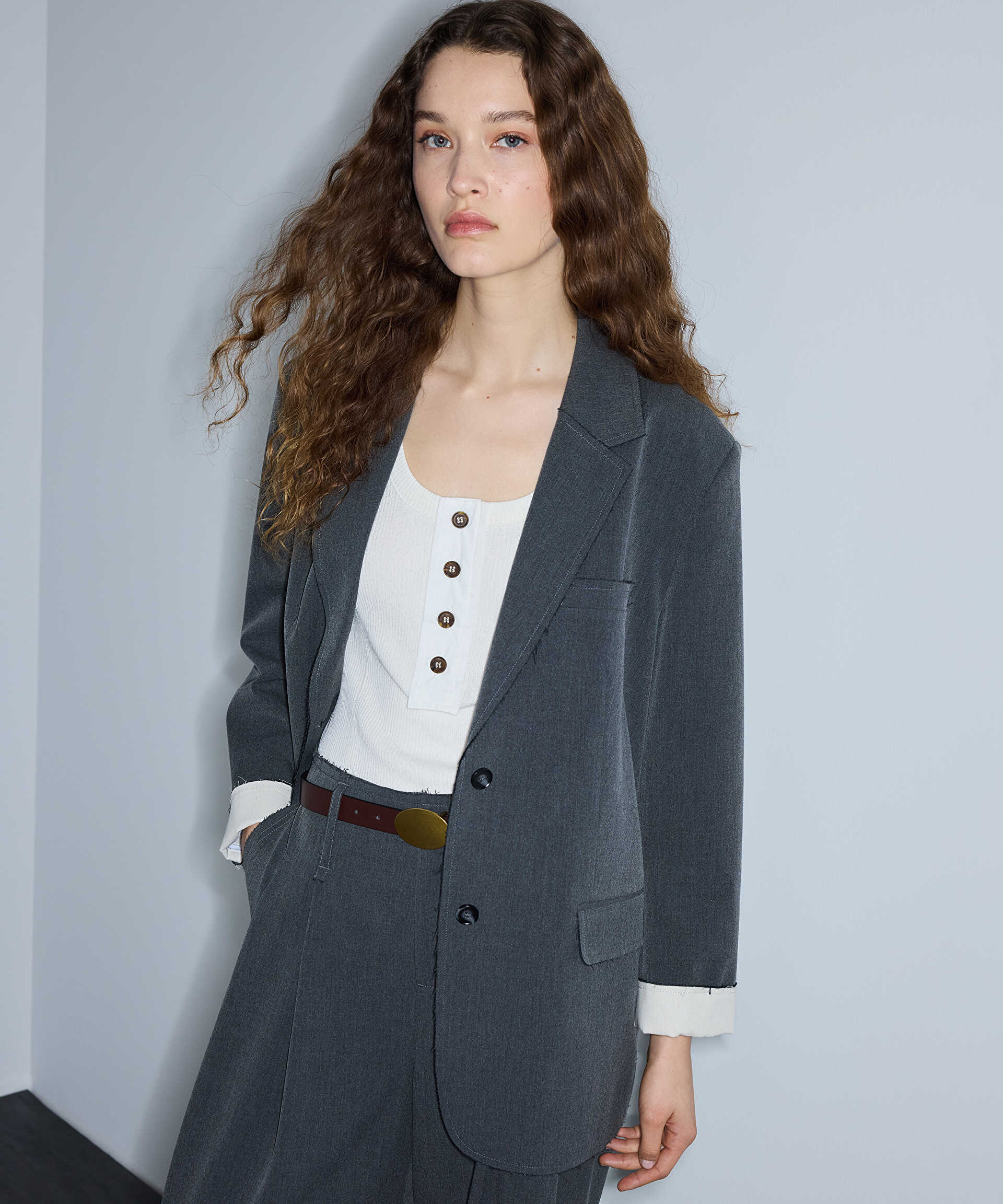 İpekyol Gri Vatkalı raw edge blazer