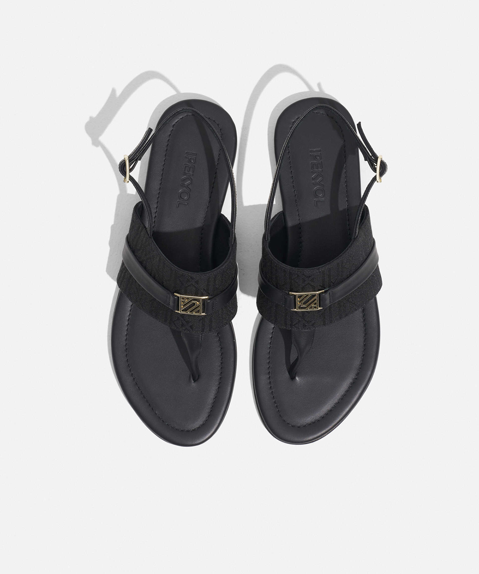 İpekyol Siyah Metal tokalı monogram jakarlı sandalet görsel 3