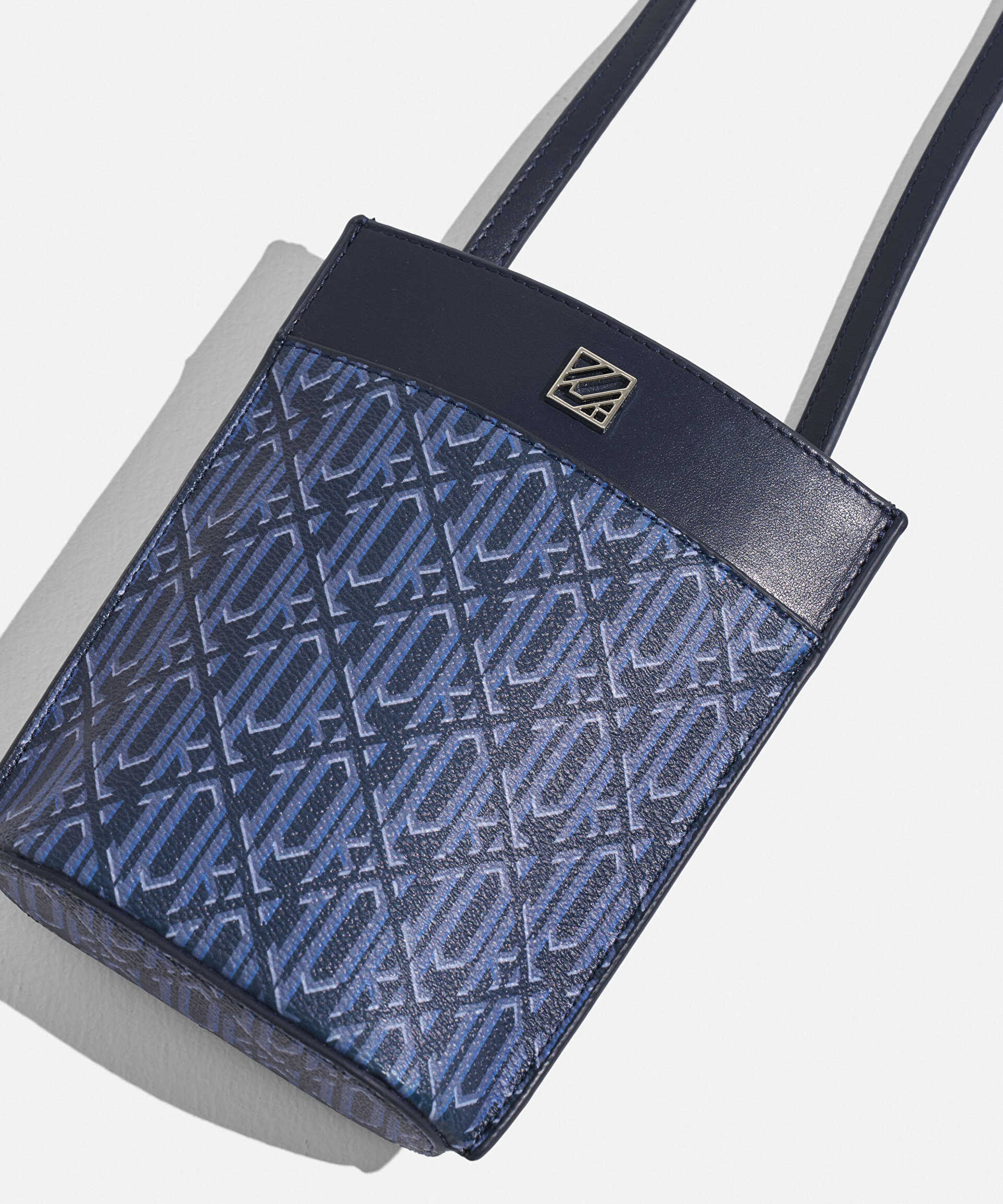 İpekyol Lacivert Monogram baskılı telefon çantası görsel 4
