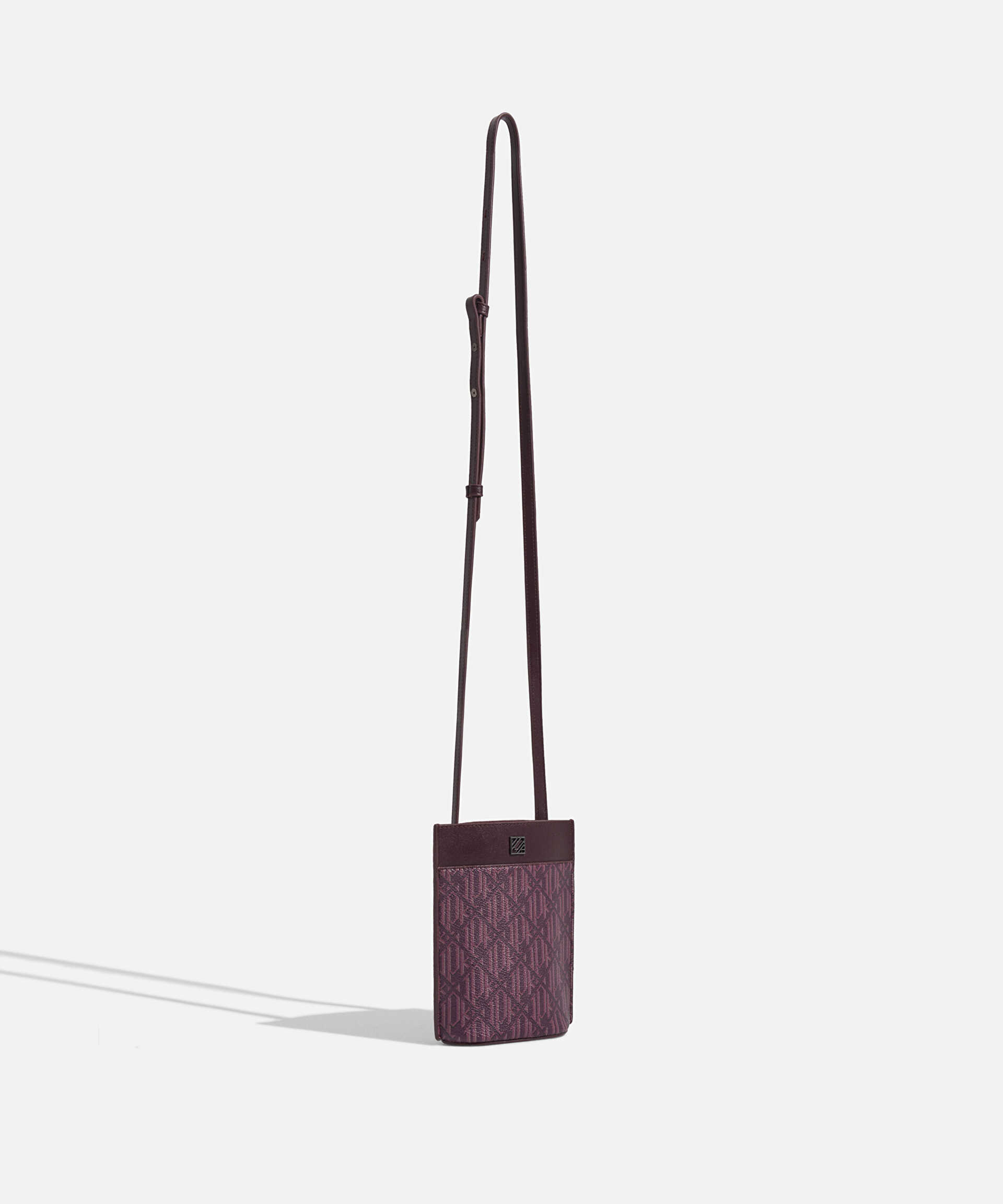 İpekyol Bordo Monogram baskılı telefon çantası görsel 2