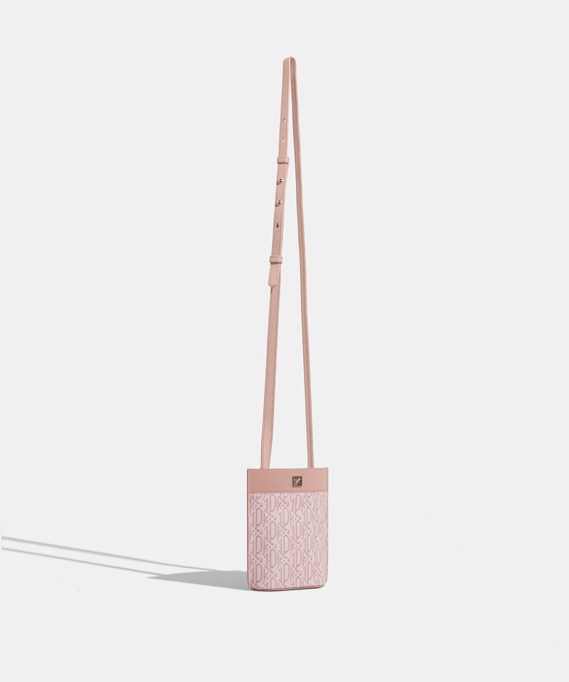 İpekyol Pembe Monogram baskılı telefon çantası görsel 2