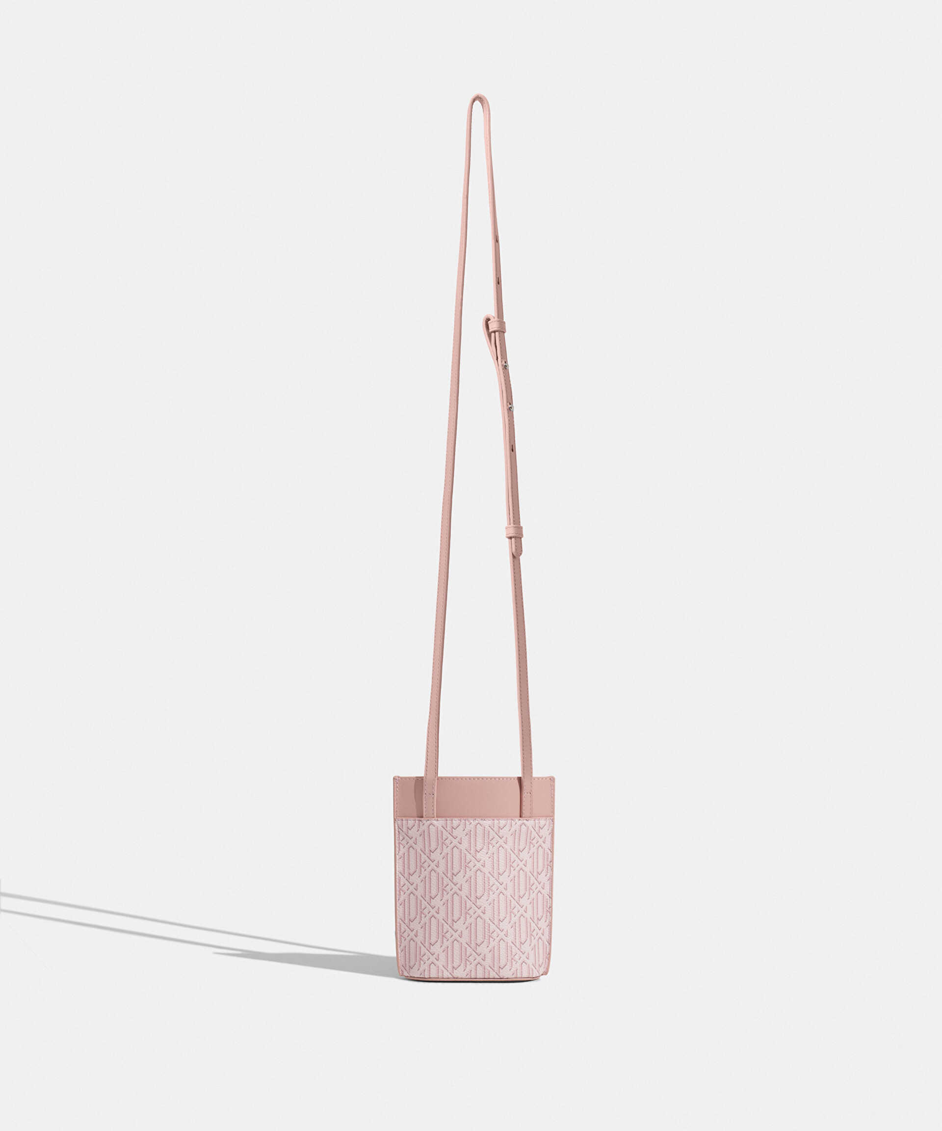 İpekyol Pembe Monogram baskılı telefon çantası görsel 3