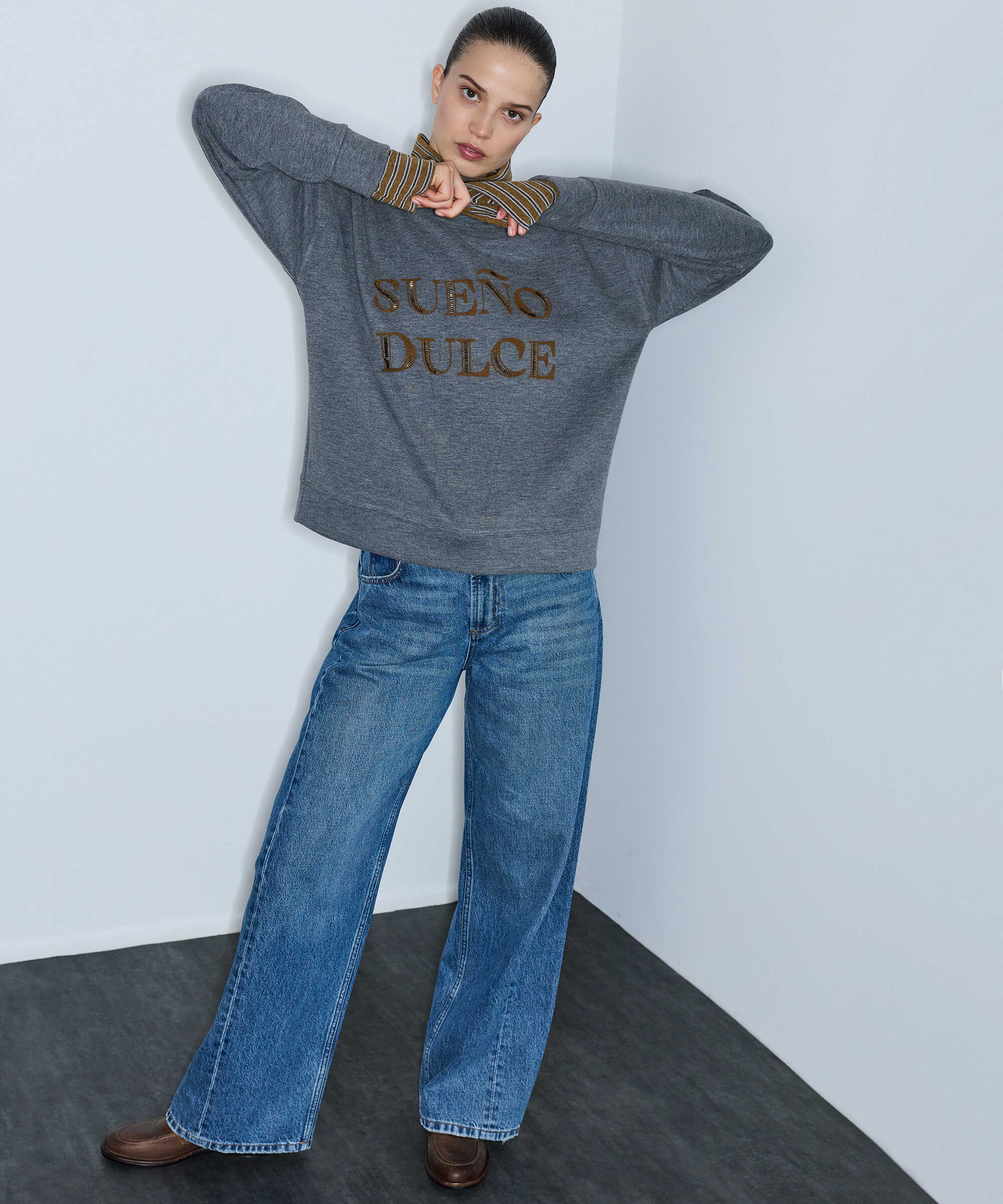 Çift parça görünüm işlemeli sweatshirt - IW6260091121126 - Gri Sweatshırt