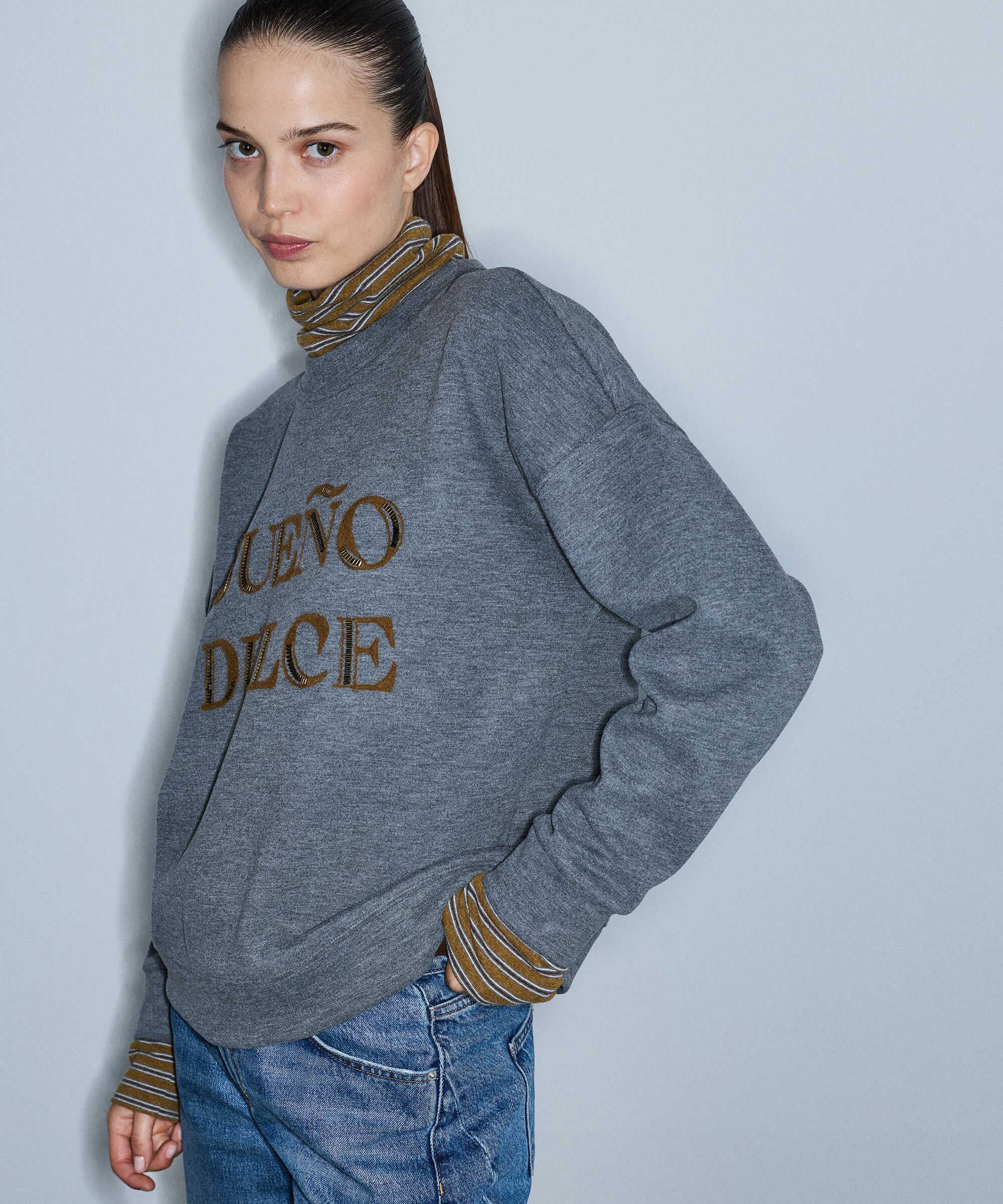 Çift parça görünüm işlemeli sweatshirt - IW6260091121126 - Gri Sweatshırt