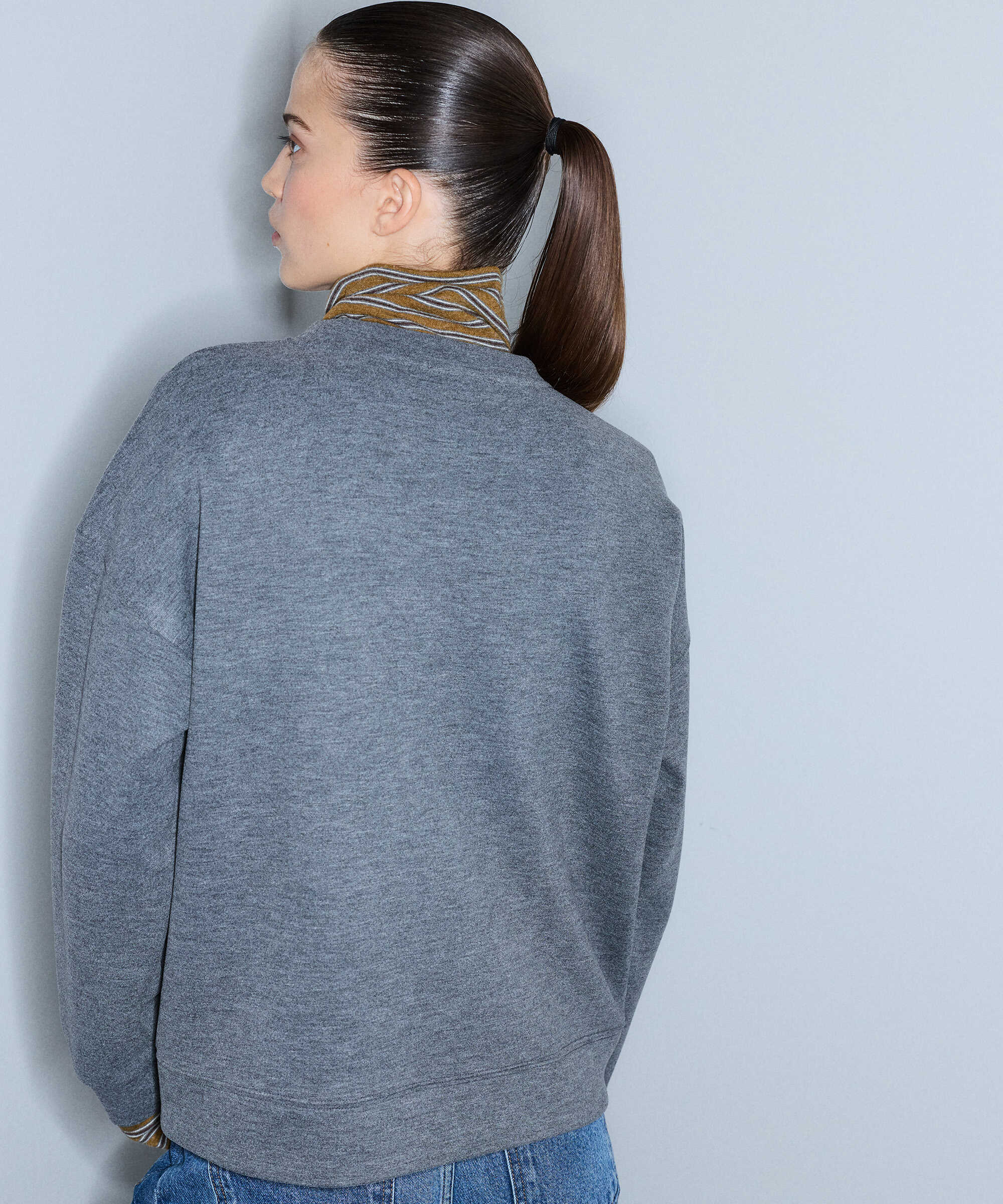 Çift parça görünüm işlemeli sweatshirt - IW6260091121126 - Gri Sweatshırt