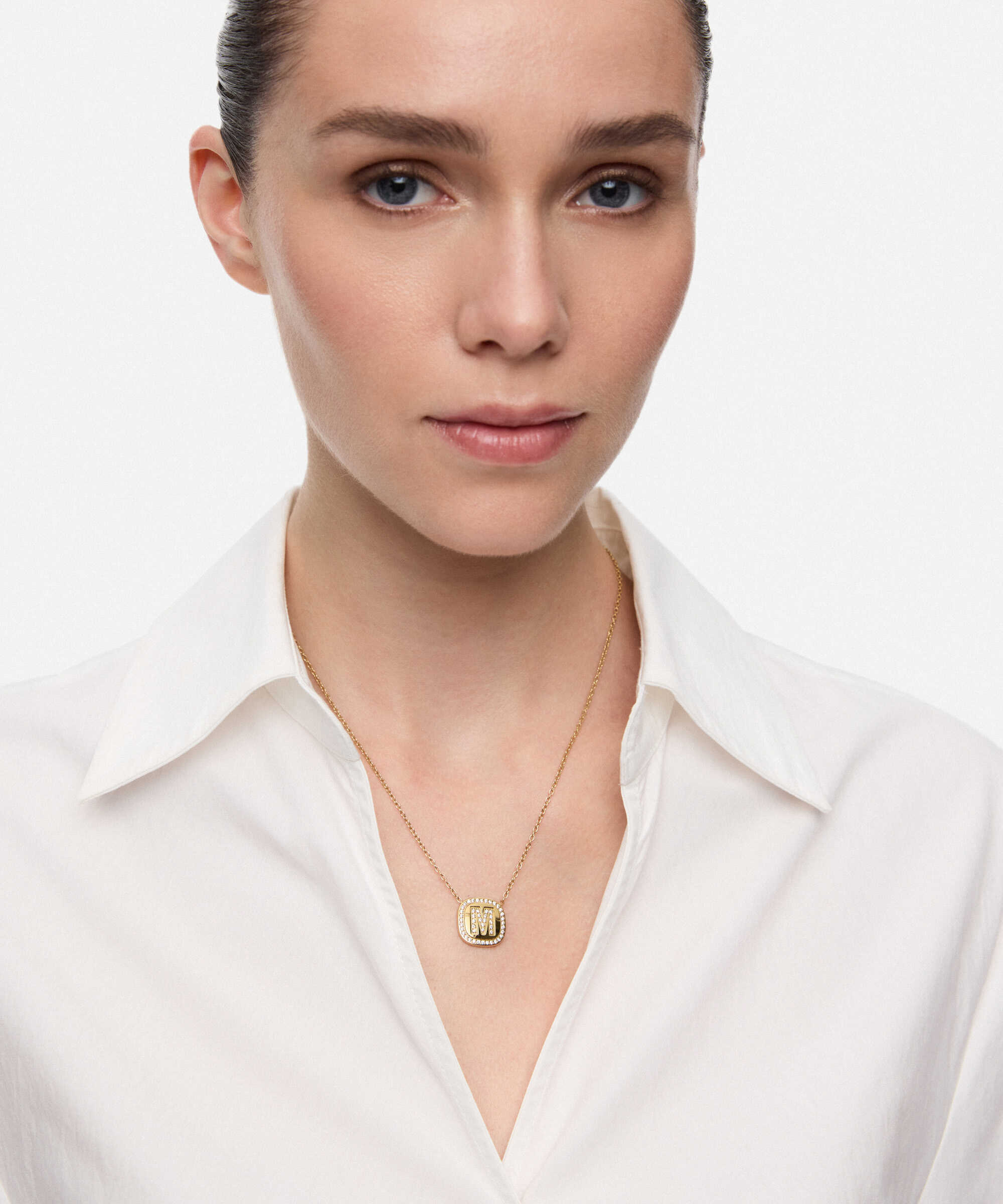 Strass taşlı M harfi kolye - IW6260051011265 - Altın Kolye