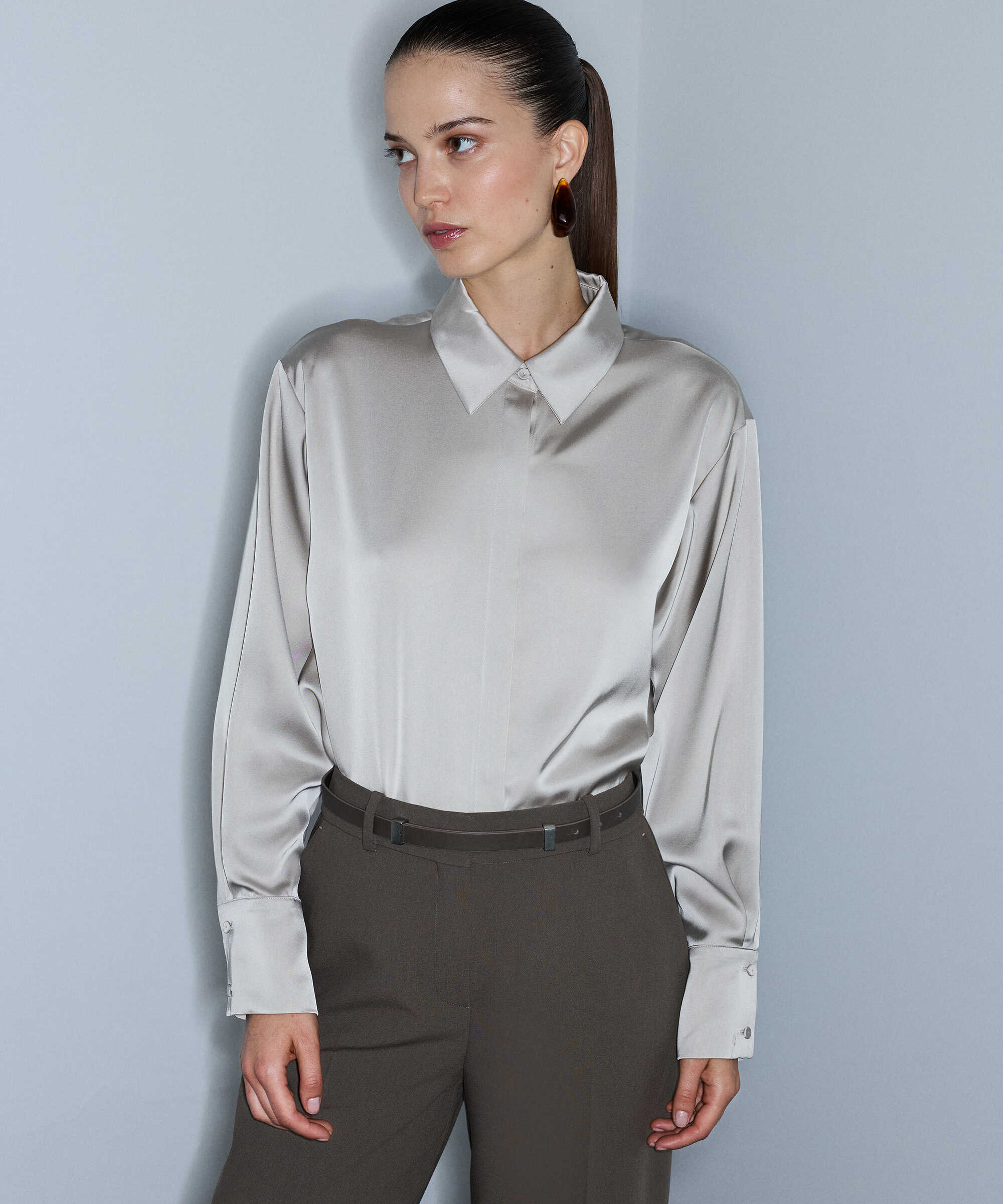 Parlak yüzeyli pelerinli bluz - IW6260006101030 - Taş undefined