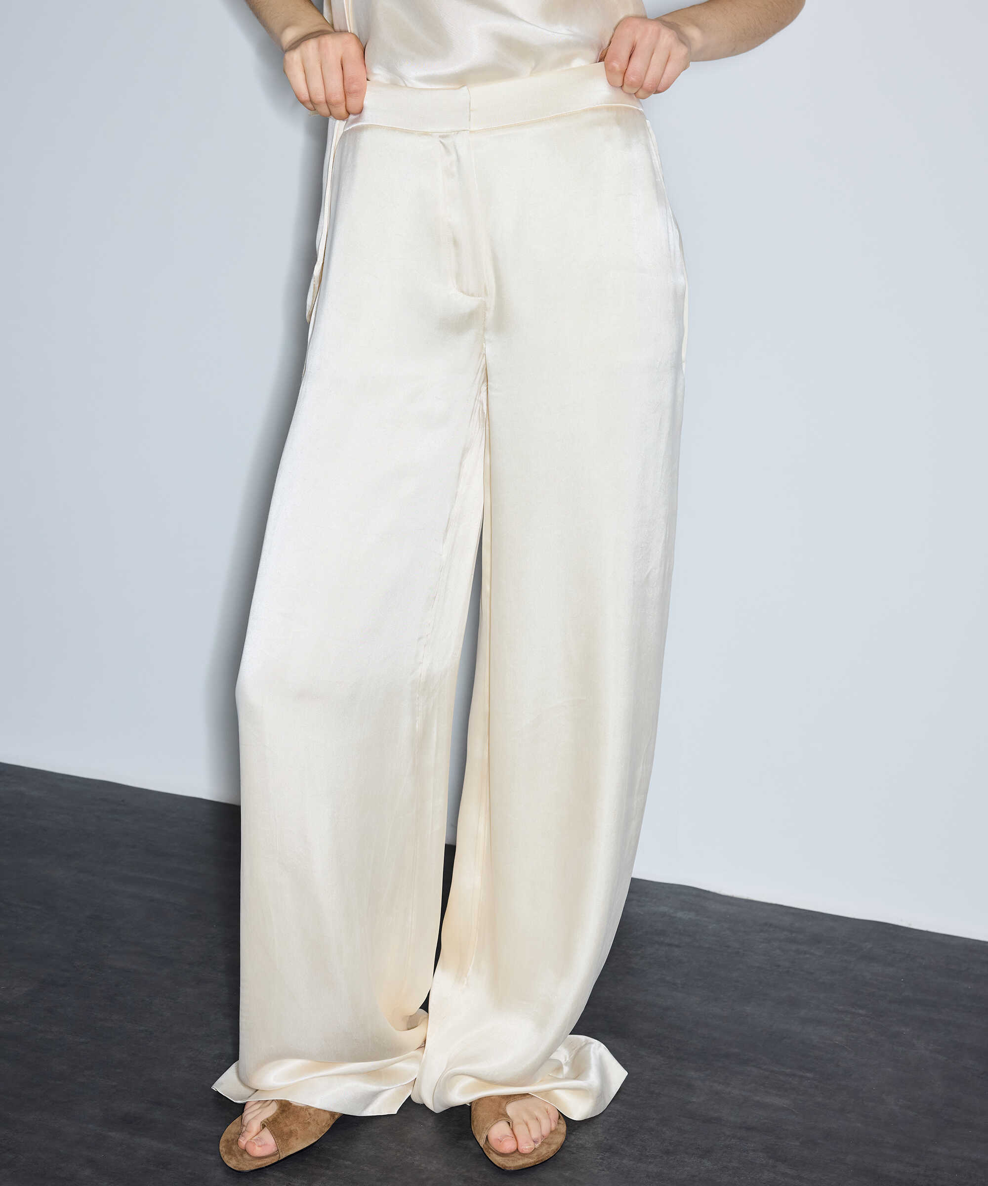 Saten yüzeyli wide leg pantolon - IS1260003232AB1 - Yağ Pantolon