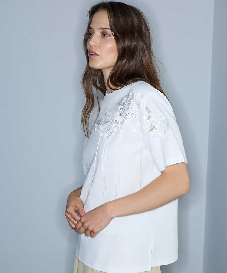 Floral nakışlı püsküllü tişört - IW6260070147002 - Beyaz Tişört