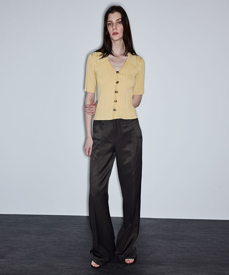 Amorf metal düğmeli triko - IS1260050021984 - Pastel Sarı Triko