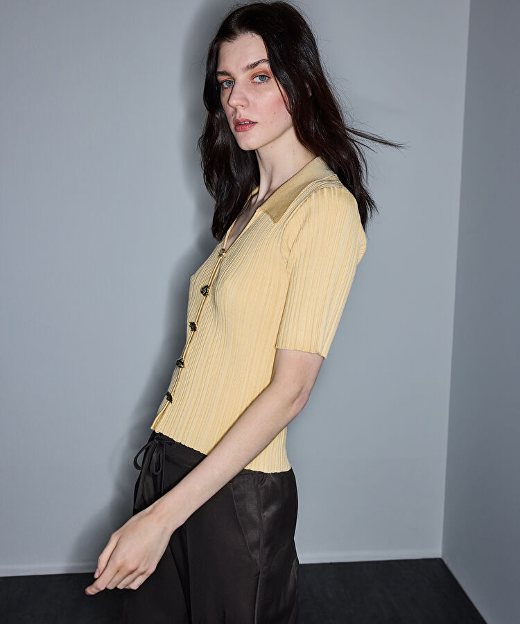 Amorf metal düğmeli triko - IS1260050021984 - Pastel Sarı Triko