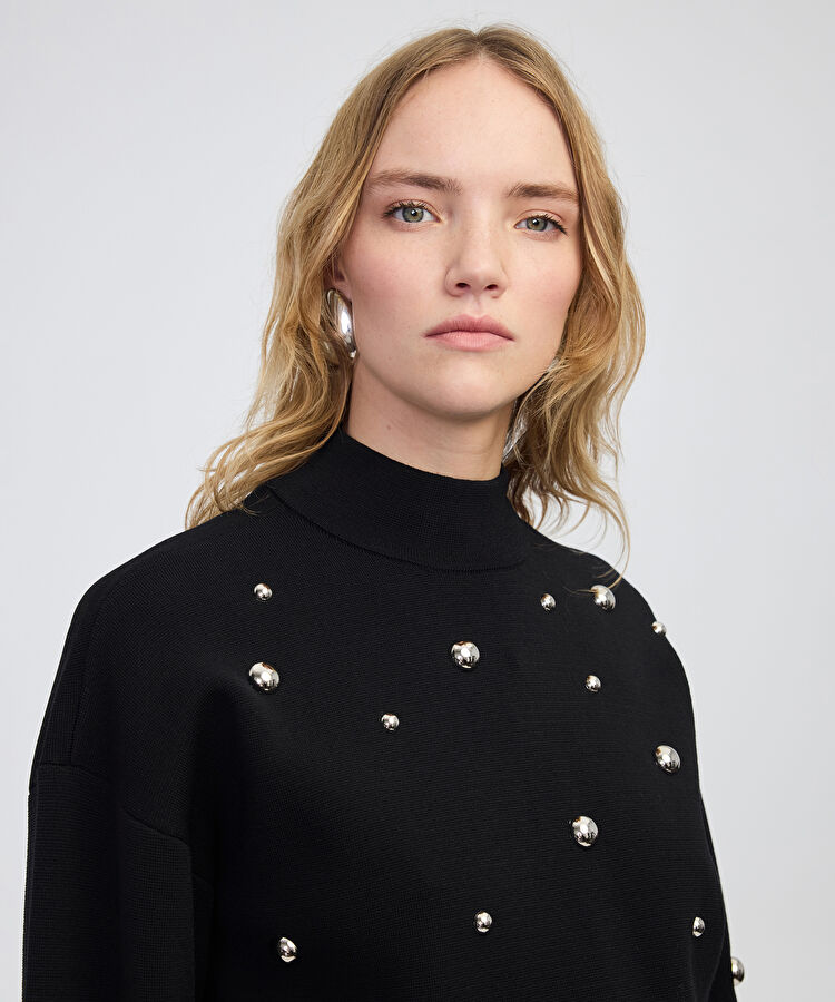 Metal aksesuarlı dik yaka triko — photo 4