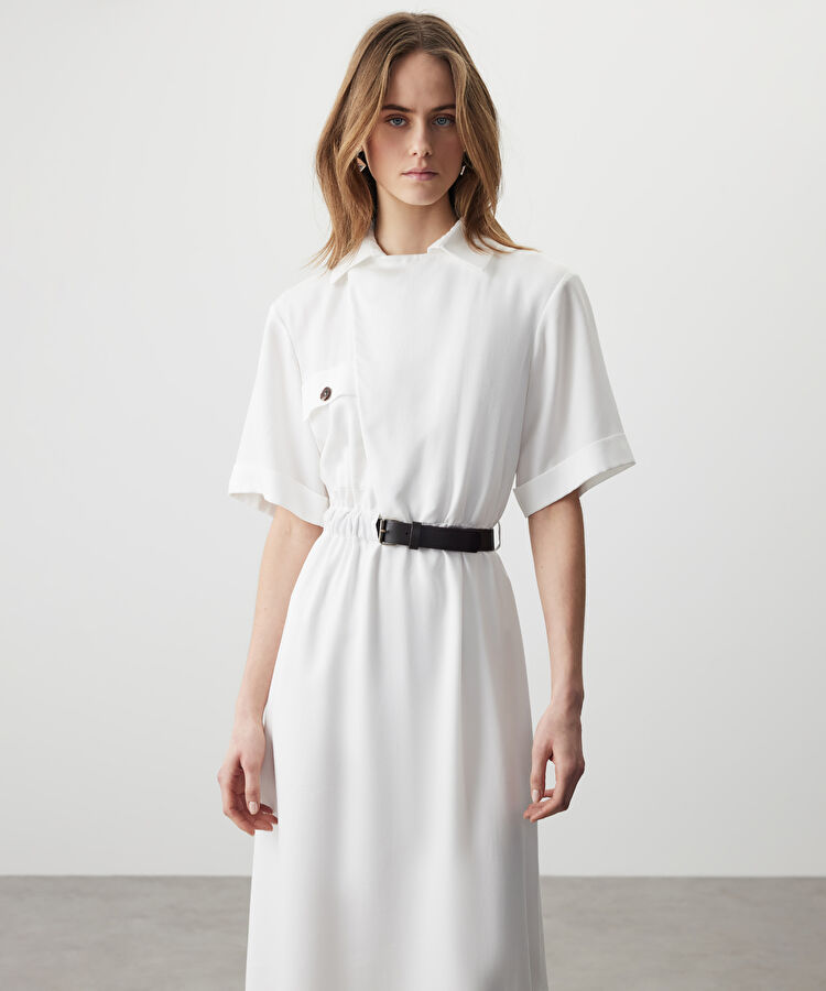 Kontrast kemerli elbise