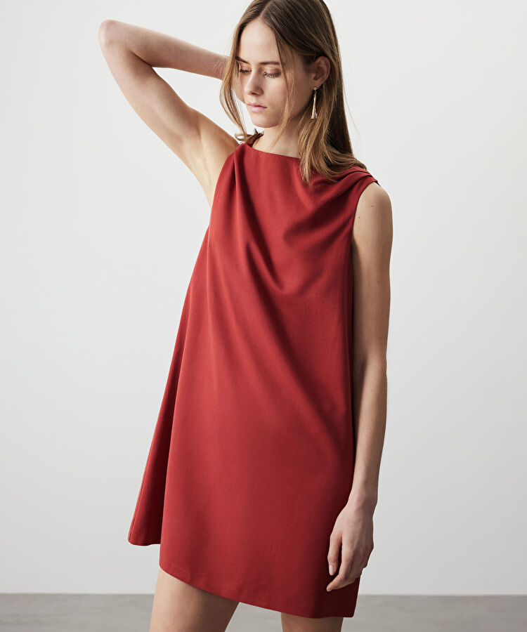 Asimetrik kol mini elbise