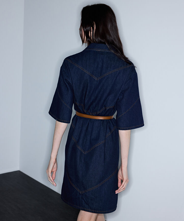 Kontrast kuşaklı denim elbise — photo 4