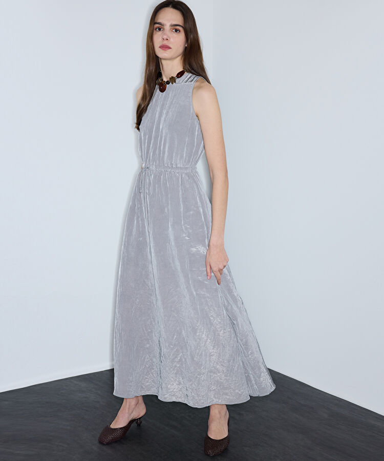 Kırışık efektli midi elbise