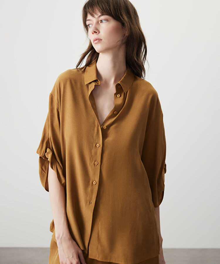 Burgulu kollu gömlek