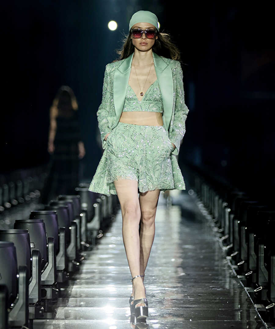 Look 32